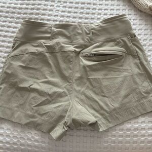 Athleta tan Trekkie short
